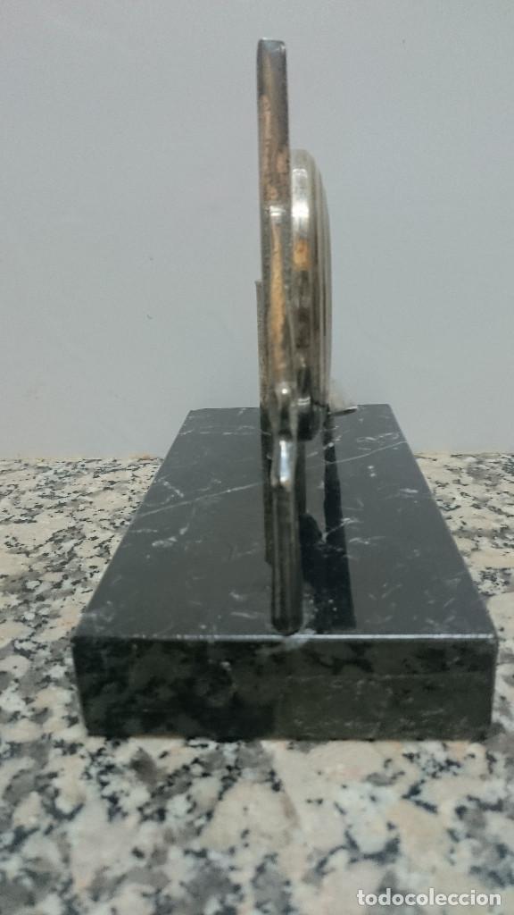 Trofeos y medallas: TROFEO TIRO AL PLATO CON PEANA DE MARMOL - Foto 3