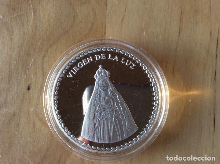 Trofeos y medallas: Virgen de La Luz Aviles moneda - Foto 1