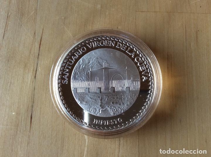 Trofeos y medallas: Virgen de la Cueva Infiesto moneda - Foto 2