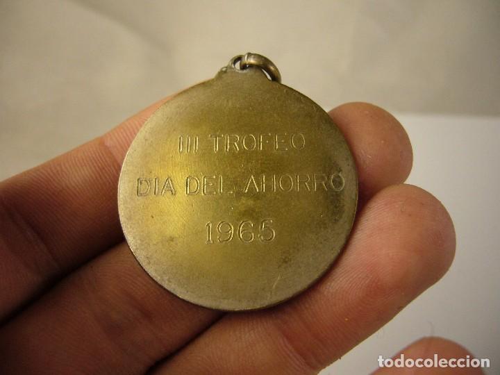 Trofeos y medallas: III trofeo dia del ahorro 1966 - Foto 4