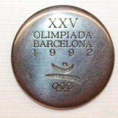 Trofeos y medallas: MEDALLA OFICIAL CONMEMORATIVA XXV OLIMPIADA BARCELONA 1992, JUEGOS OLÍMPICOS 1992, MEDALLÓN. Lote 131090308
