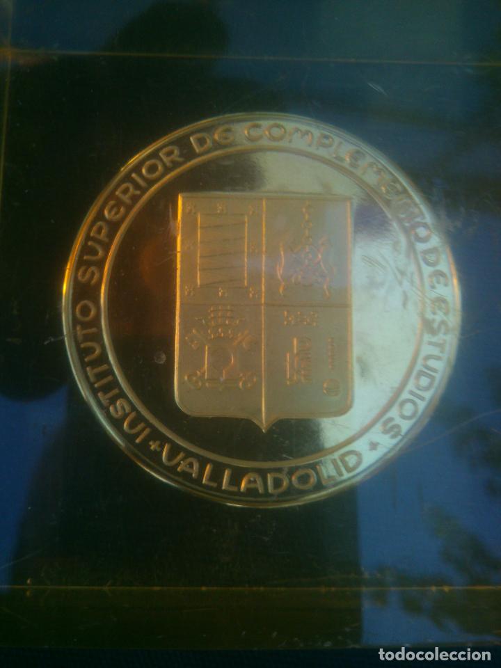 Trofeos y medallas: INSTITUTO SUPERIOR DE COMPLEMENTO DE ESTUDIOS VALLADOLID - Foto 1