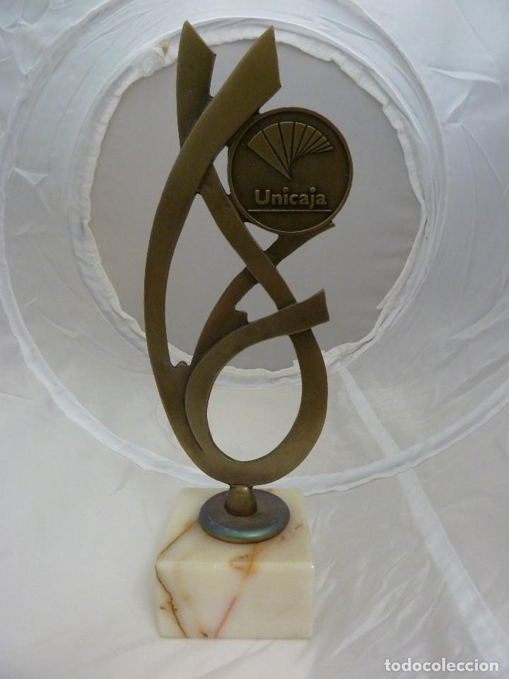 Trofeos y medallas: TROFEO CONMEMORATIVO DE UNICAJA - Foto 1