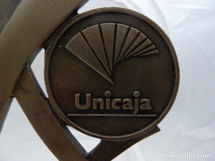 Trofeos y medallas: TROFEO CONMEMORATIVO DE UNICAJA - Foto 4