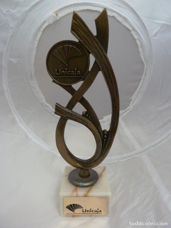 Trofeos y medallas: TROFEO CONMEMORATIVO DE UNICAJA - Foto 2