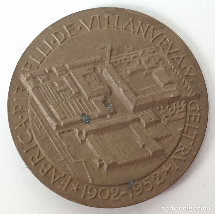 Trofeos y medallas: MEDALLA DE BRONCE E INSIGNIA. CENTENARIO PIRELLI. BARCELONA. 1902-1952. - Foto 5