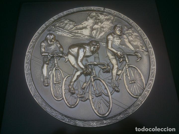 Trofeos y medallas: ANTIGUO TROFEO METOPA DE CICLISMO - Foto 2