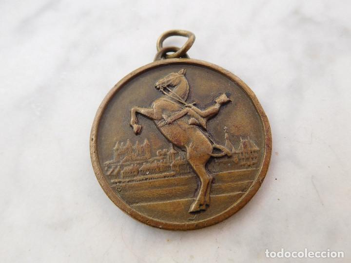 Trofeos y medallas: Medalla de bronce Saumur caballo - Foto 1