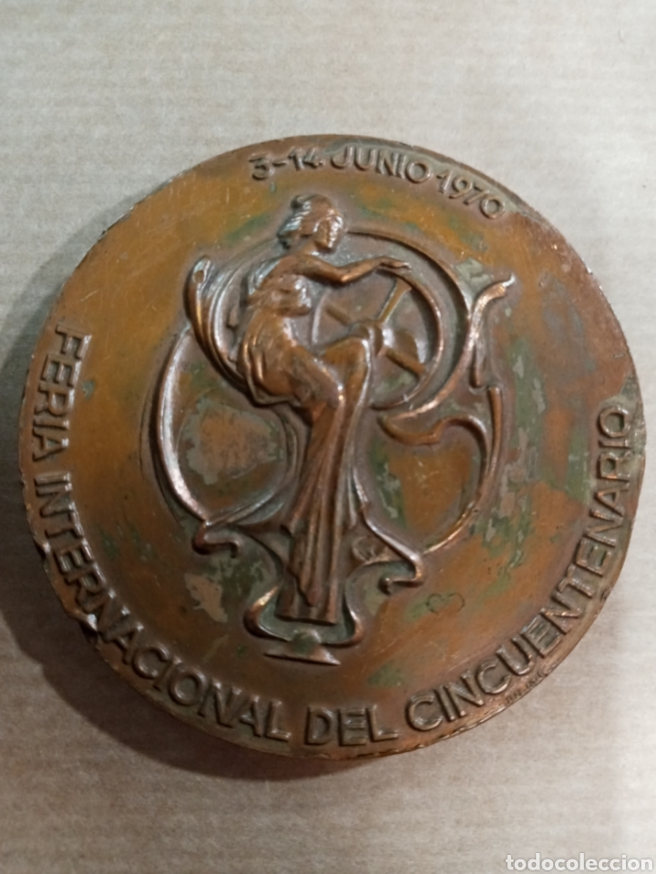 Trofeos y medallas: MEDALLA FERIA MUESTRAS BARCELONA CINCUENTENARIO 1920 - 1970 - Foto 3 - 209288727