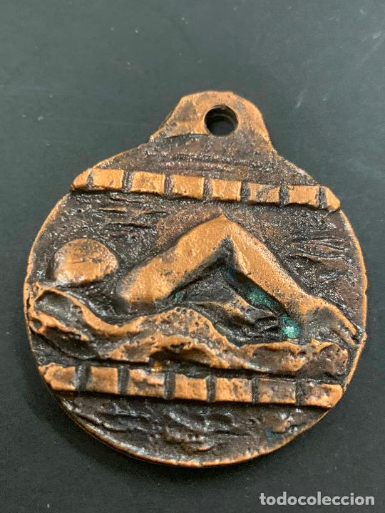 Trofeos y medallas: medalla NATACION. Mide aprox 4,5cms de diametro - Foto 1