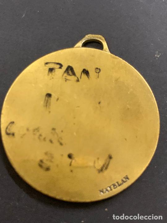 Trofeos y medallas: medalla NATACION. Mide aprox 4cms de diametro - Foto 2