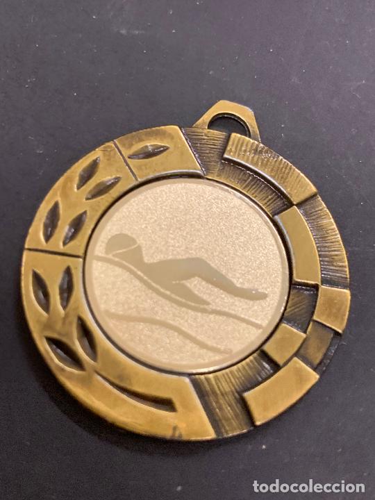 Trofeos y medallas: medalla NATACION. Mide aprox 4cms de diametro - Foto 1