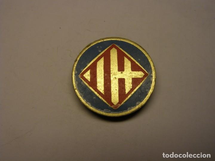 Trofeos y medallas: Insignia o get&oacute;n de Barcelona. - Foto 1