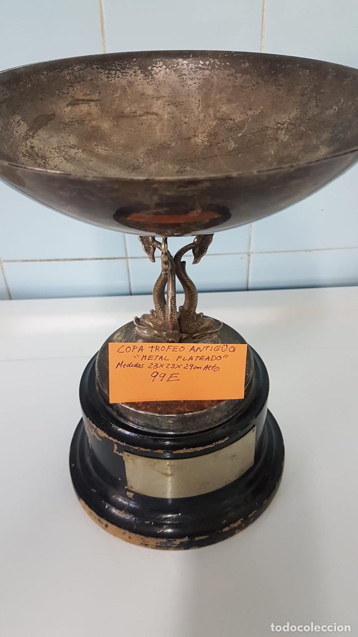 Trofeos y medallas: Copa trofeo antig&uuml;o con peces - Foto 3