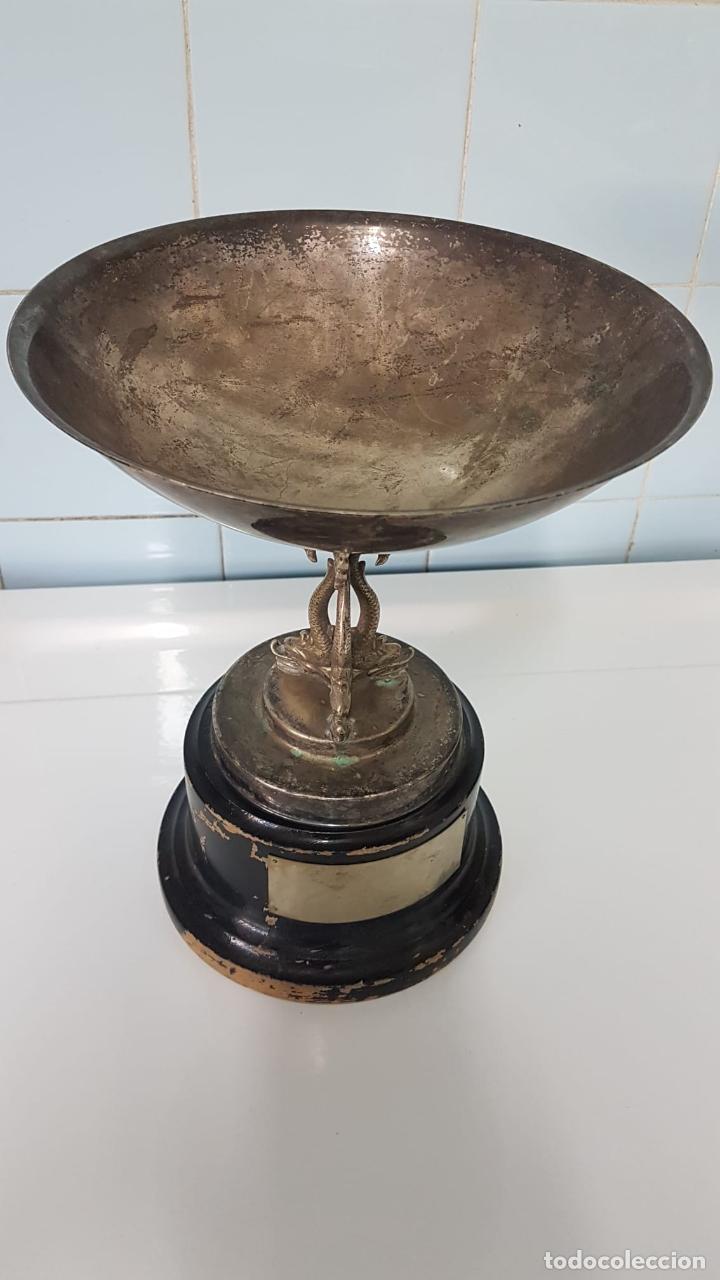 Trofeos y medallas: Copa trofeo antig&uuml;o con peces - Foto 5