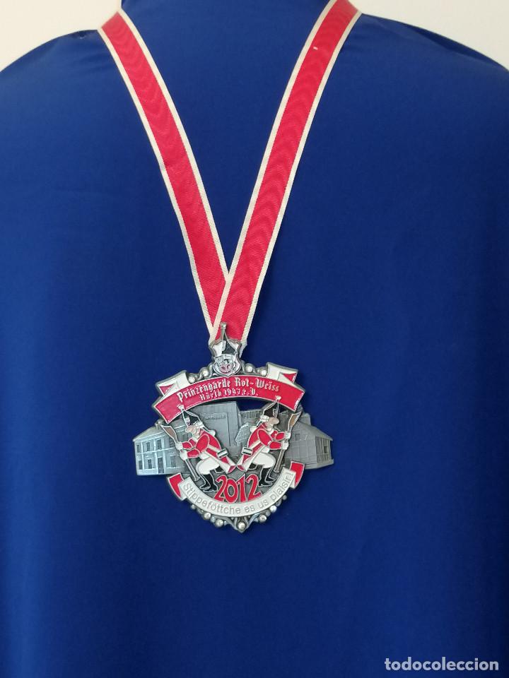 Trofeos y medallas: MEDALLA CARNAVAL ALEMAN( PRINZENGARDE ROT -WEISS) 2012 - Foto 1
