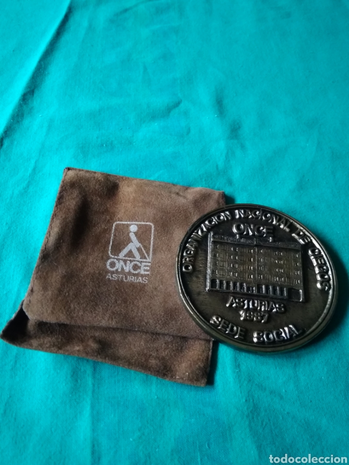 Trofeos y medallas: Medalla conmemorativa de la ONCE - Foto 2