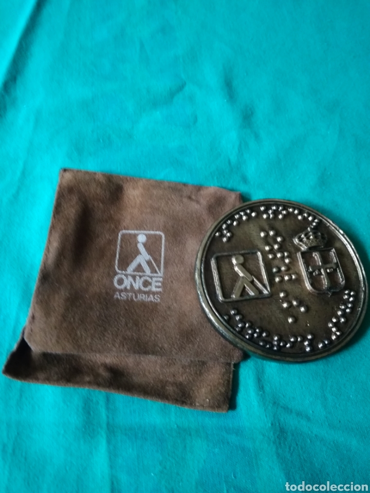 Trofeos y medallas: Medalla conmemorativa de la ONCE - Foto 1
