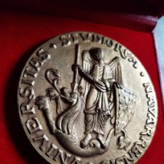 Trofeos y medallas: MAGNIFICA GRAN MEDALLA BRONCE UNIVERSITAS NAVARRENSIS OPUS DEI 1960