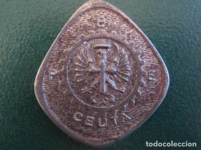 Trofeos y medallas: (2) RARISIMA MEDALLA DE CEUTA - Foto 1