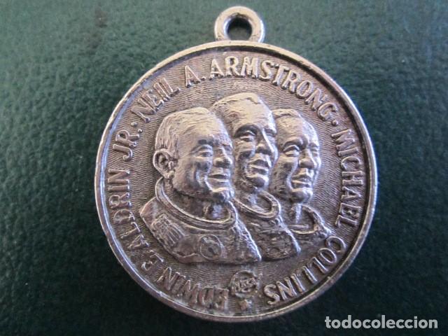 Trofeos y medallas: (2) MEDALLA APOLLO XI 24 JULIO 1969 - Foto 1