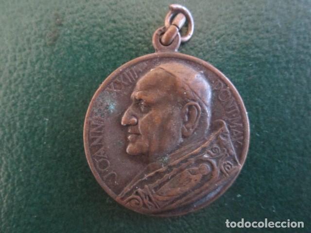 Trofeos y medallas: (2) MEDALLA PAPA JUAN XXIII - Foto 1