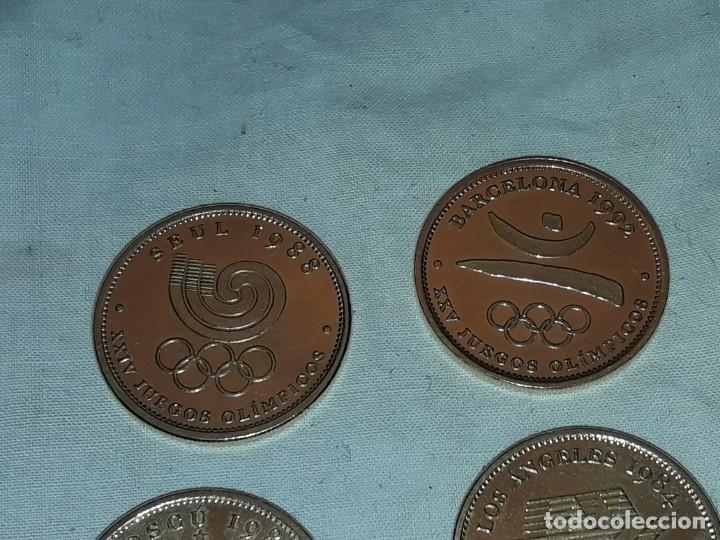 Trofeos y medallas: Lote de 5 monedas conmemorativas Juegos Olímpicos Seul Barcelona Tokio Moscú Los Ángeles - Foto 5 - 235725015