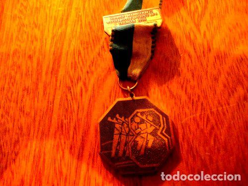 Trofeos y medallas: medalla de trienge 1990 suiza 146 - Foto 1