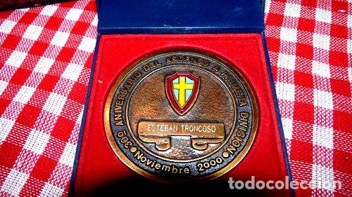 Trofeos y medallas: medalla antigua ascenso a 1 division - Foto 1