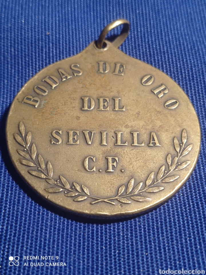 Trofeos y medallas: MEDALLA BODAS DE ORO SEVILLA C.F - Foto 2