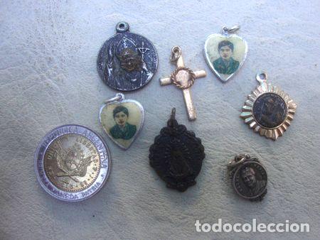 Trofeos y medallas: lote de 7 dijes religiosos - Foto 1