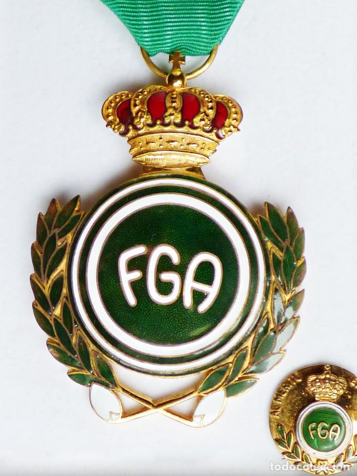 Trofeos y medallas: MEDALLA DE LA REAL FEDERACI&Oacute;N ANDALUZA DE GOLF ENTREGADA EN SEVILLA. 2001