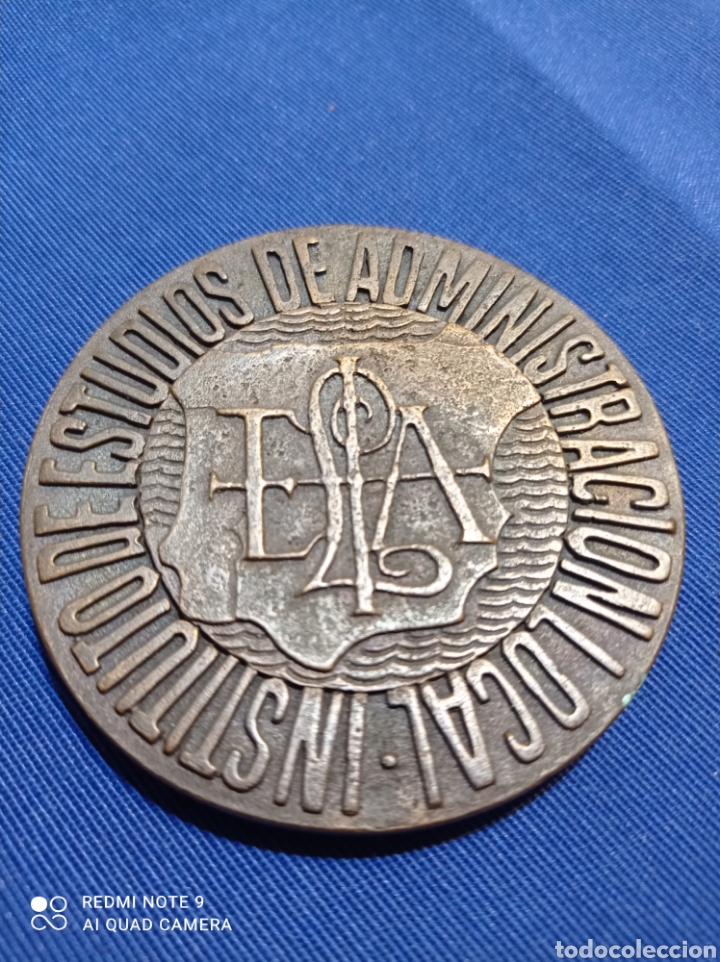 Trofeos y medallas: MEDALLA INSTITUTO ESTUDIOS ADMINISTRACI&Oacute;N LOCAL - Foto 1