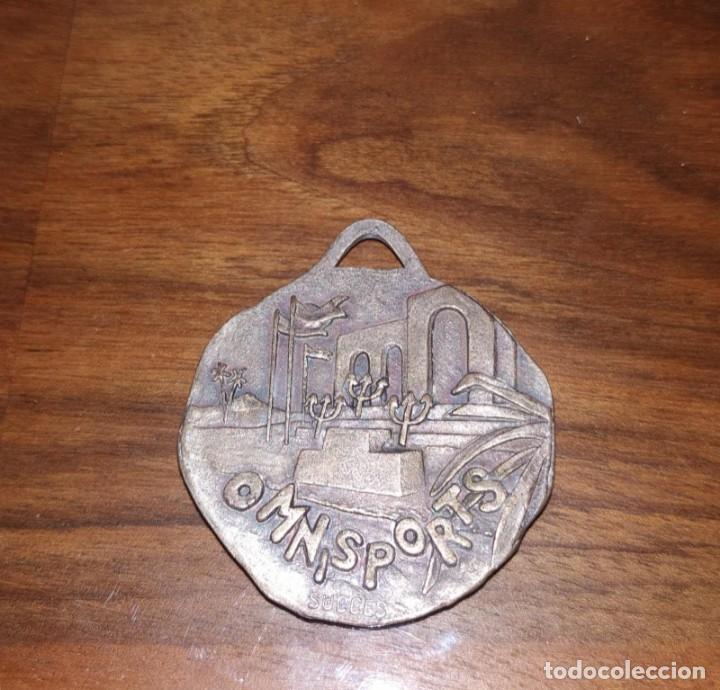 Ancienne Medaille Pendentif De Saint Gohard Curé D'Arneke ( Dépt Nord