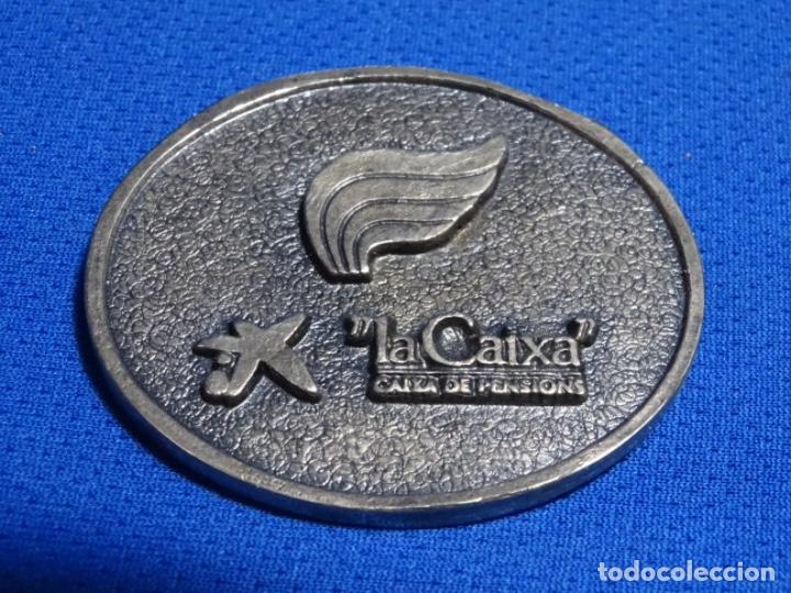 Trofeos y medallas: MEDALLLA C.E.E.B. LA CA&Iacute;XA. 52x44 MM. - Foto 2
