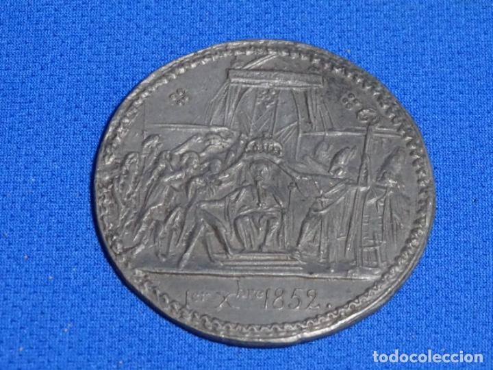 Trofeos y medallas: MEDALLA DEL PRIMER PESEBRE 1852. 53 MM. - Foto 1