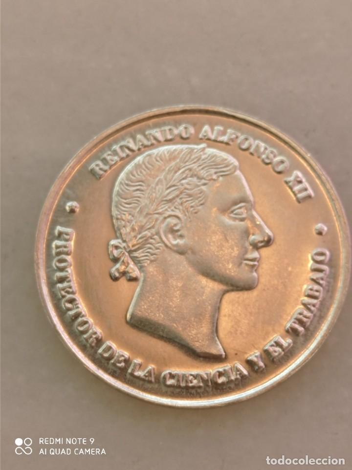 Trofeos y medallas: Medalla conmemorativa de plata - Foto 1