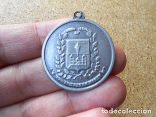 Trofeos y medallas: medalla universidad de moron - Foto 1
