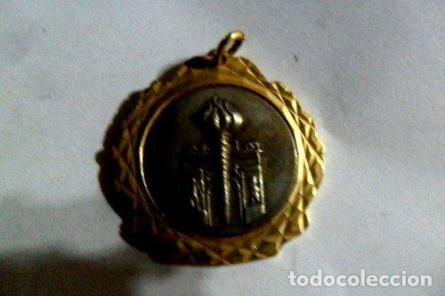 Trofeos y medallas: medalla dorada antorcha arco del triunfo - Foto 1