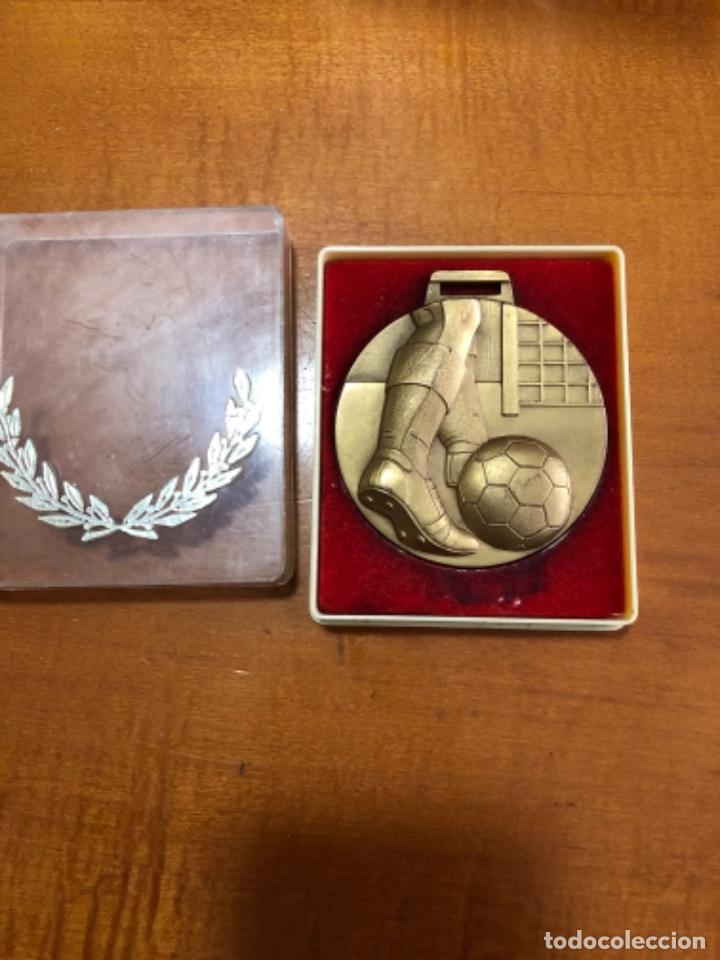 ANTIGUA MEDALLA DE BRONCE FÚTBOL AÑOS 70 (Numismática - Medallería - Trofeos y Conmemorativas)