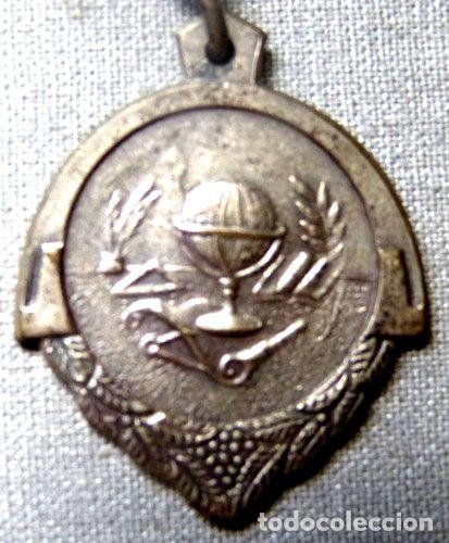 Trofeos y medallas: antigua medalla escolar ano 1969 - Foto 1