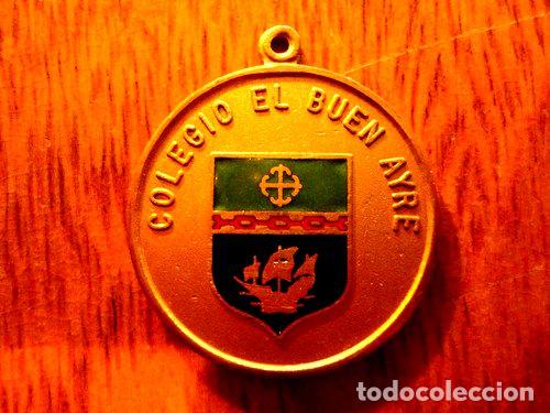 Trofeos y medallas: medalla del colegio buen ayre cd 130 - Foto 1