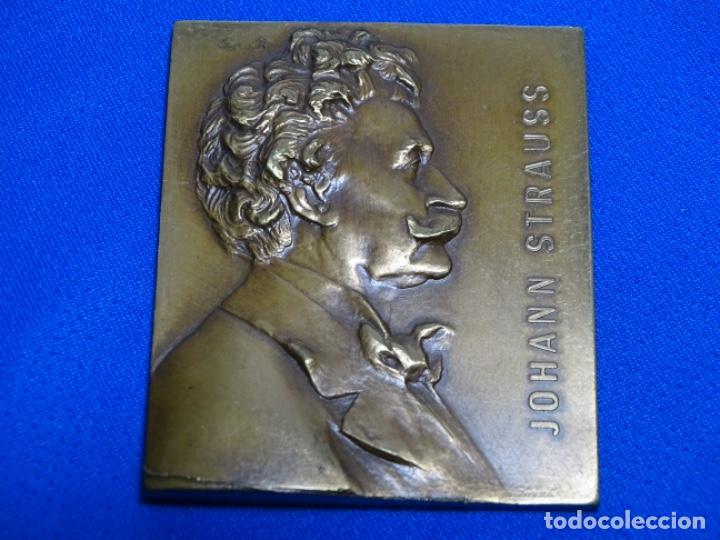 Trofeos y medallas: MEDALLA-PLACA DE JOHAN STRAUSS. - Foto 1