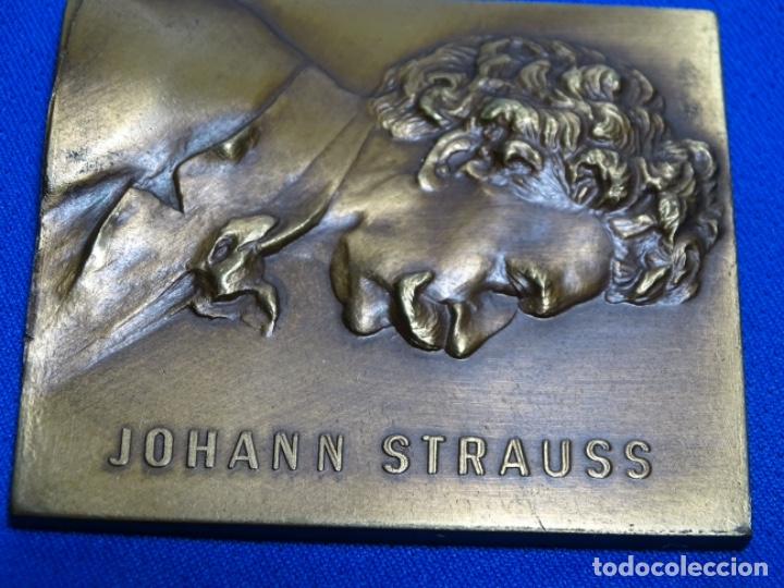 Trofeos y medallas: MEDALLA-PLACA DE JOHAN STRAUSS. - Foto 2
