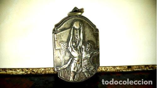Trofeos y medallas: medalla basquet antigua gallo - Foto 1