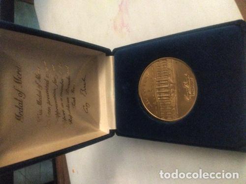 Trofeos y medallas: medalla del merito laton moneda - Foto 1