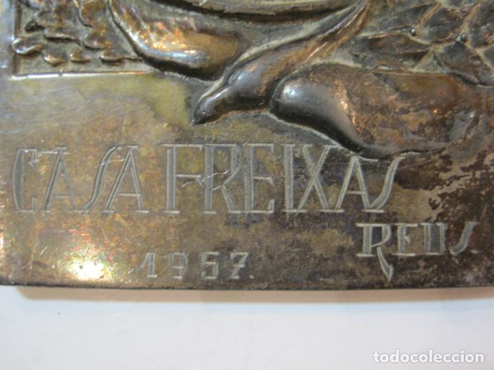 Trofeos y medallas: REUS-CASA FREIXAS-AÑO 1957-MEDALLA CONMEMORATIVA-PLACA DE HIERRO-VER FOTOS-(K-4391) - Foto 3 - 294959013