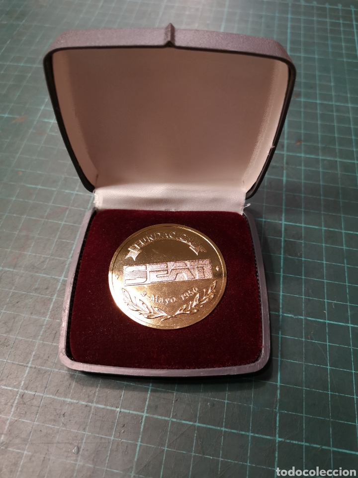 Trofeos y medallas: Moneda Seat Wolkswagen Audi - Foto 1