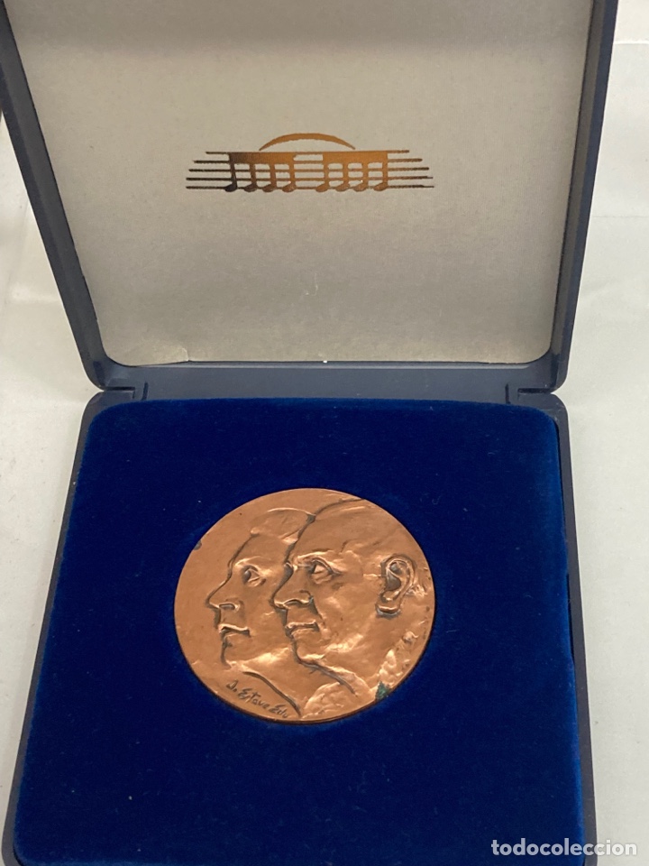 Trofeos y medallas: Medalla de bronce Palou de la m&uacute;sica - Foto 2