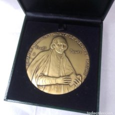 Trofeos y medallas: GRAN MEDALLA DE BRONCE FRANCISCO PIQUER, CENTENARIO CAJA AHORROS Y MONTE DE PIEDAD (1702 - 2002). Lote 316377893
